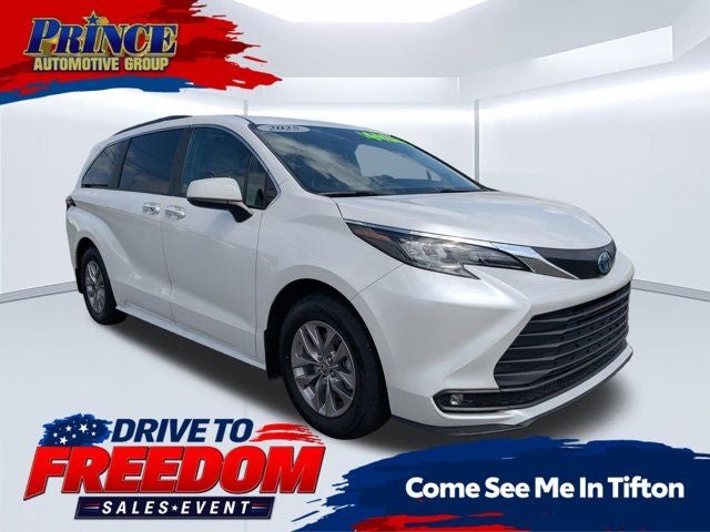 2025 Toyota Sienna XLE 8 Passenger