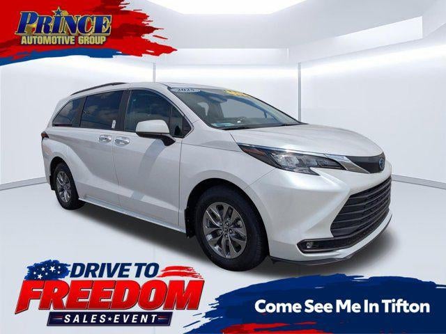 2025 Toyota Sienna XLE 8 Passenger