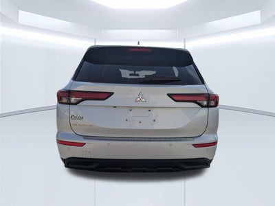 2022 Mitsubishi Outlander ES