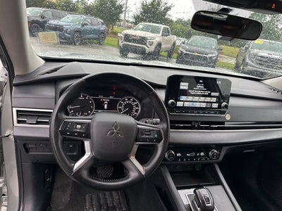 2024 Mitsubishi Outlander SE