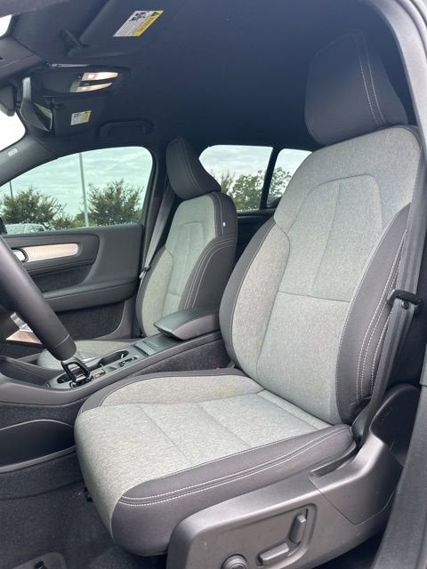 2024 Volvo XC40 Core Bright Theme